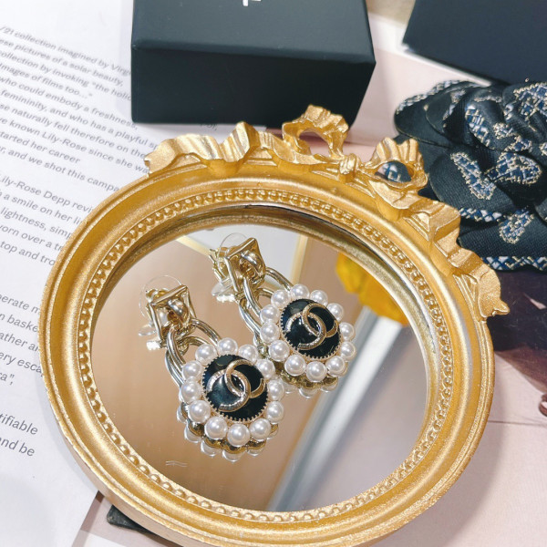 CL EARRINGS