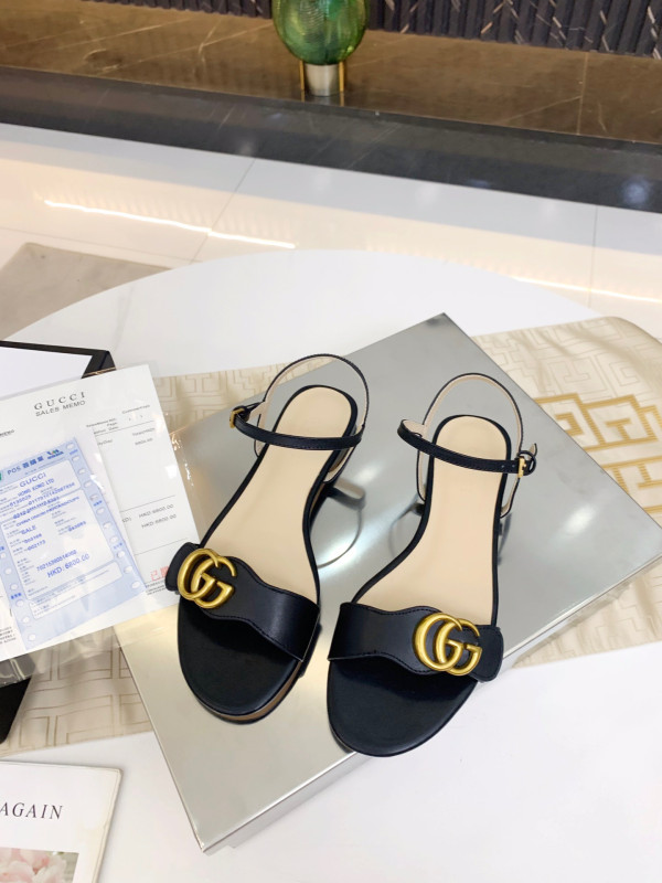G*u*i leather sandal