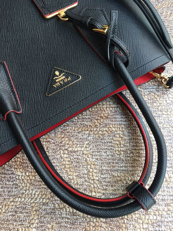 Pra*a double bag