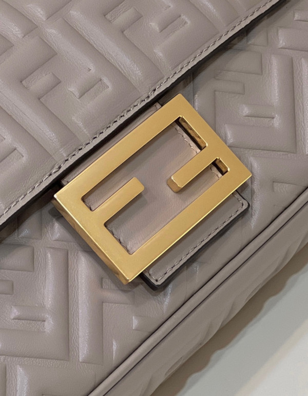 F**di baguette chain midi 397b98-24*14*7cm
