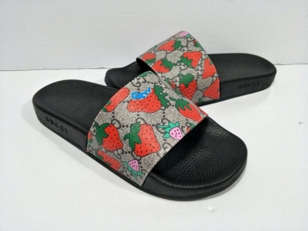 G*u*i slippers