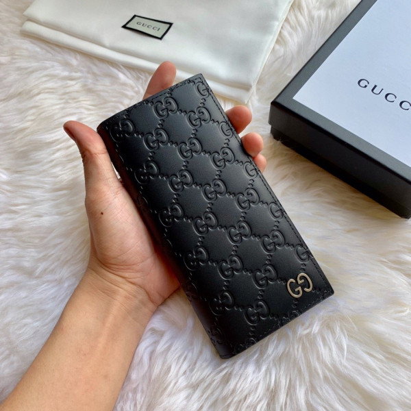 G*u*i long wallet