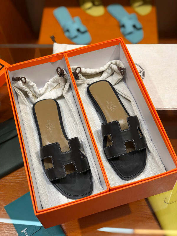 H**mes sandals