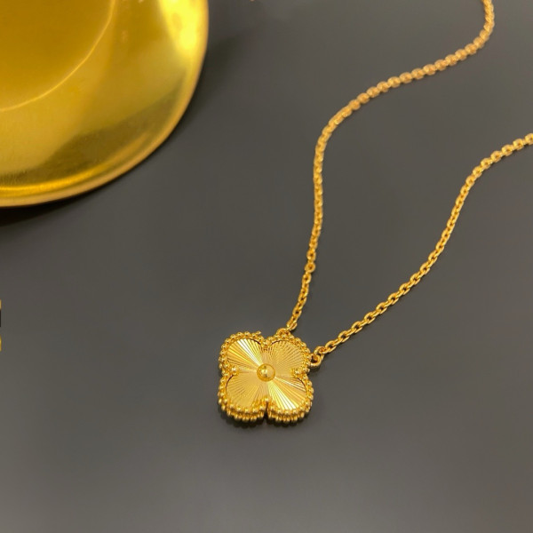 V*N CL*F & arpels  perlée necklace