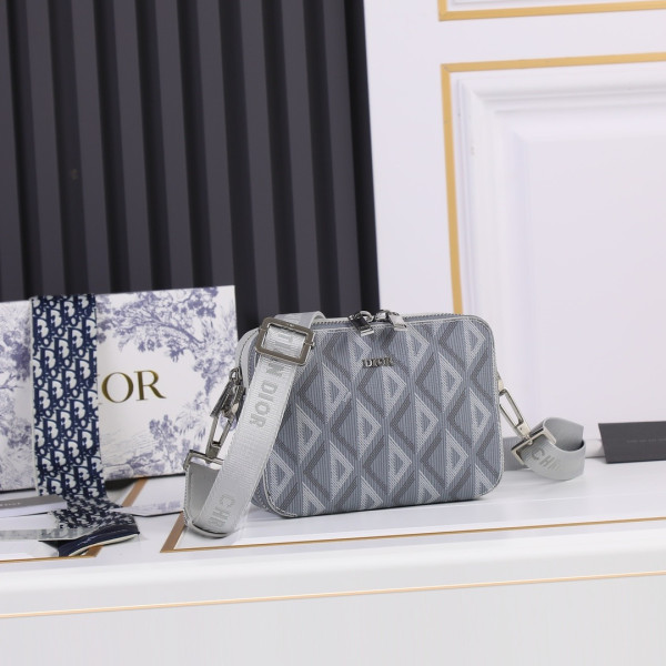 diro cd Di*m*nd messenger bag