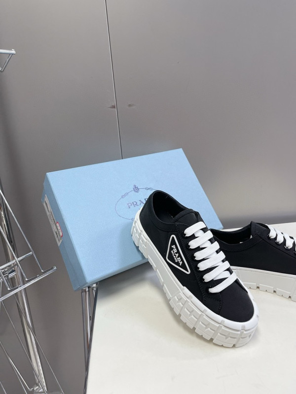 Pra*a  sneakers