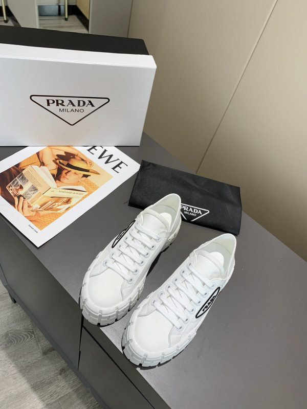 Pra*a  sneakers