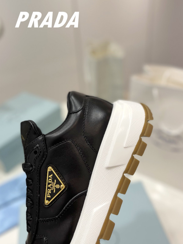 Pra*a sneaker