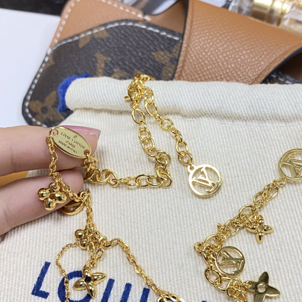 l0*is V*t0n necklace