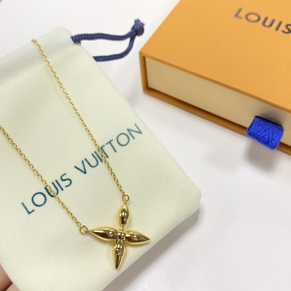 l0*is V*t0n necklace
