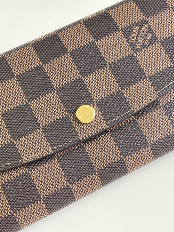 l0*is V*t0n emilie wallet