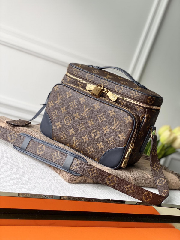l0*is V*t0n toiletry bag