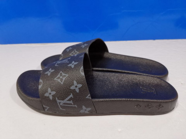 l0*is V*t0n slippers