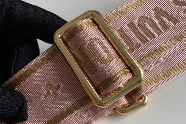 l0*is V*t0n strap