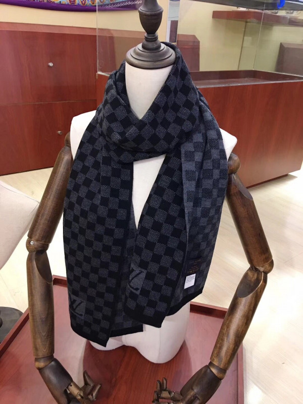 l0*is V*t0n scarf