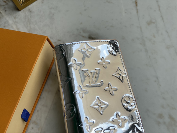 l0*is V*t0n brazza wallet