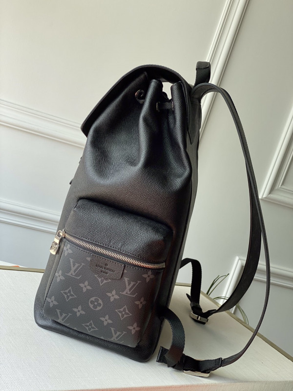 l0*is V*t0n outdoor backpack