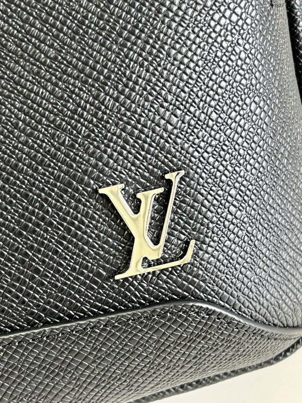 l0*is V*t0n avenue sling bag