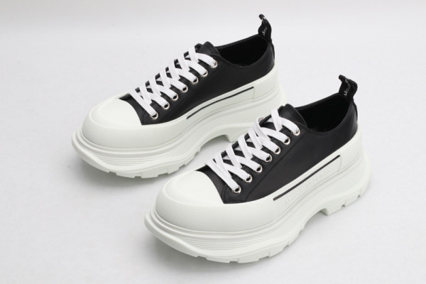 ale*d*r M*Q*en tread slick lace up