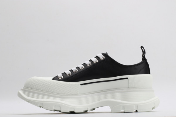 ale*d*r M*Q*en tread slick lace up
