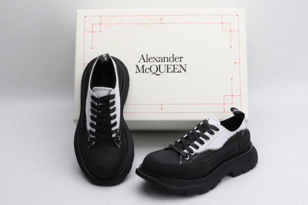 ale*d*r M*Q*en tread slick lace up