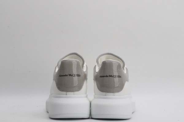 ale*d*r M*Q*en oversized sneaker