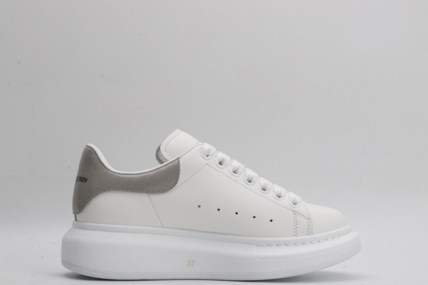 ale*d*r M*Q*en oversized sneaker