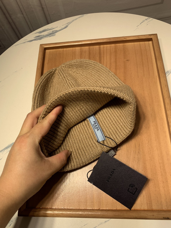 Pra*a hat