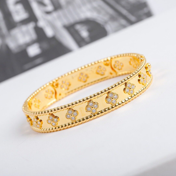V*N CL*F & arpels  perlée bracelet