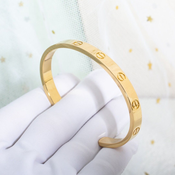 Ca*t*er  bracelet