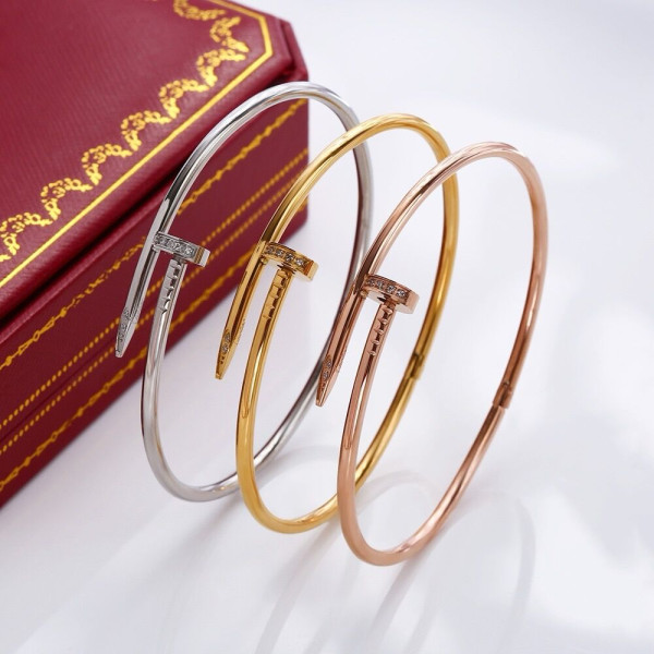 Ca*t*er  bracelet
