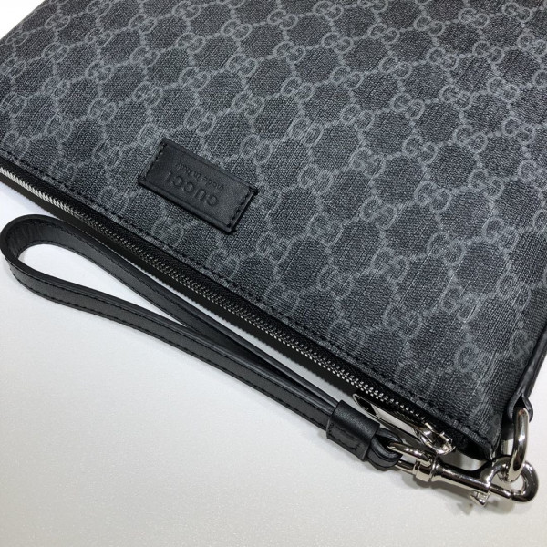 G*u*i pouch