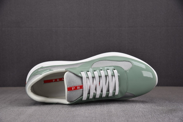 Pra*a sneaker