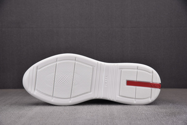 Pra*a sneaker