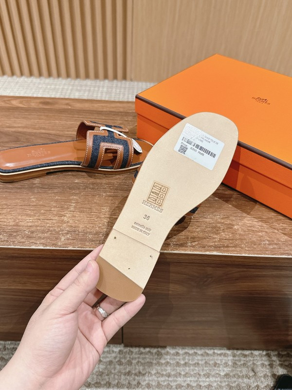 H**mes sandals
