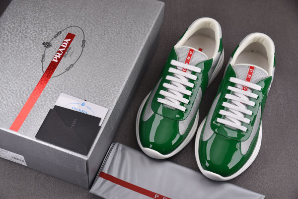 Pra*a sneaker