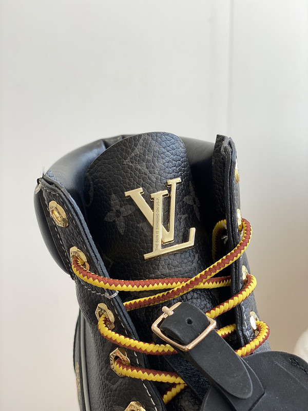 l0*is V*t0n boots