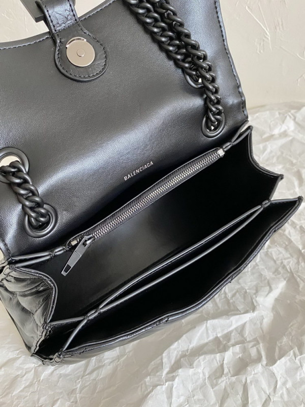 Ba*len*cia*ga crush small chain bag