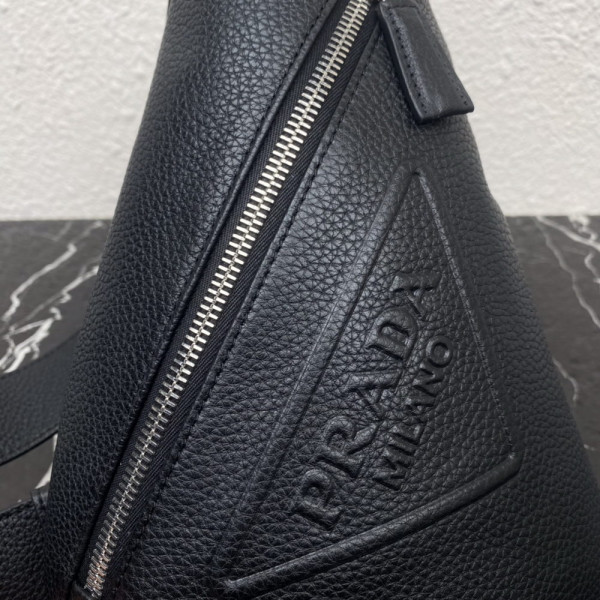 Pra*a cross leather bag
