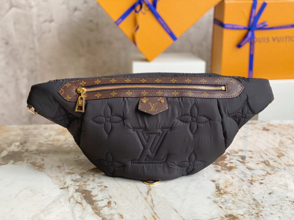 l0*is V*t0n maxi bumbag