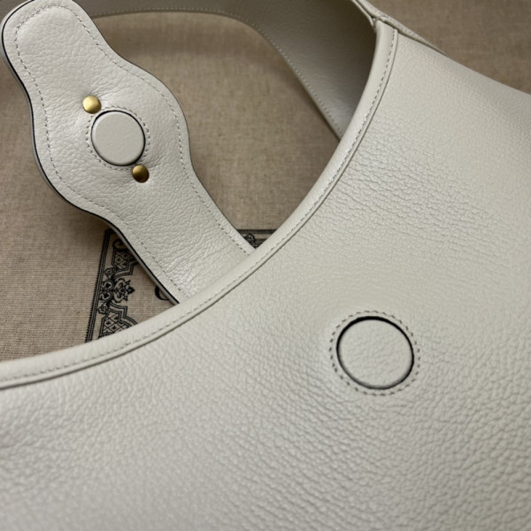 G*u*i aphrodite medium shoulder bag