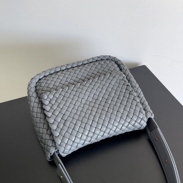 bo*te*ga Ve*ne*ta small cobble shoulder bag