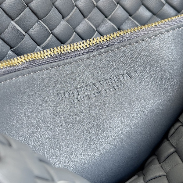 bo*te*ga Ve*ne*ta small cobble shoulder bag