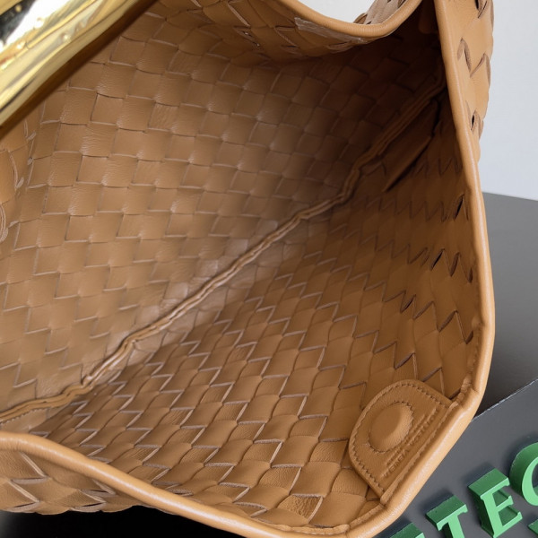 bo*te*ga Ve*ne*ta  classic sardine top handle bag