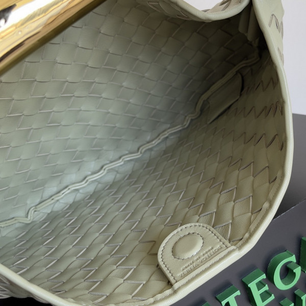 bo*te*ga Ve*ne*ta  classic sardine top handle bag