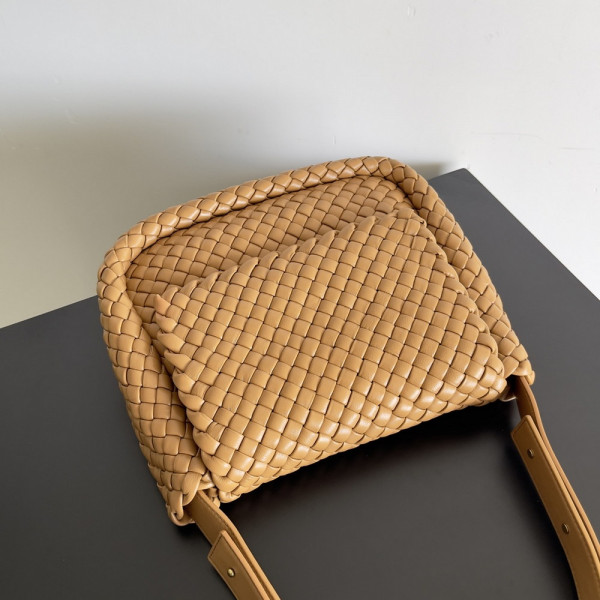 bo*te*ga Ve*ne*ta  small cobble shoulder bag