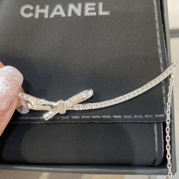 CL NECKLACE