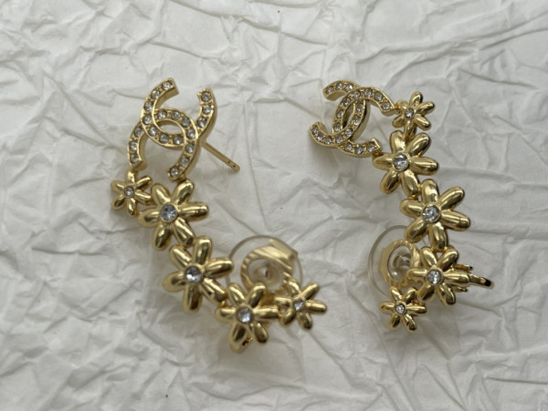 CL EARRINGS