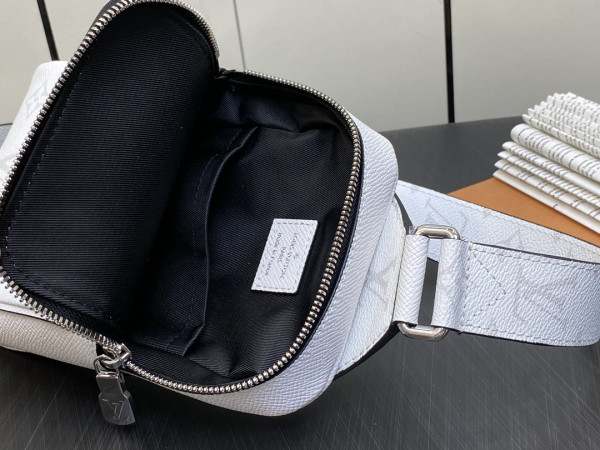 l0*is V*t0n outdoor slingbag