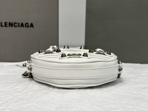 Ba*len*cia*ga  le cagole heart mini metallic crinkled-leather shoulder bag